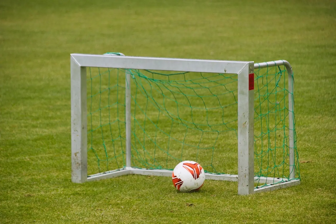 Liga I, runde 8: Sene vendinger, sikre hjemmesejre og VAR-afgørelser i en tæt rumænsk weekend