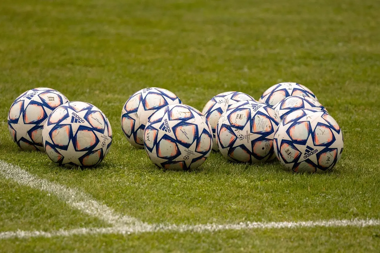 Drama, debutmål og disciplin – sådan åbnede Liga II-sæsonen 2025/26